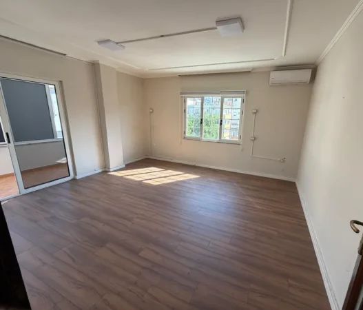 Tirane, jepet me qera zyre , 178 m² 1.800 € 