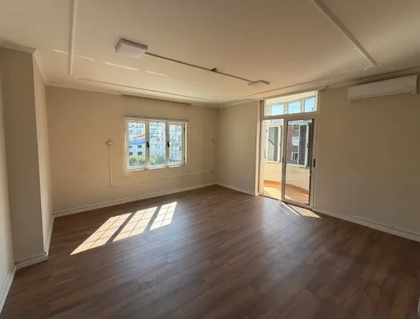 Tirane, jepet me qera zyre , 178 m² 1.800 € 
