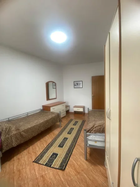 Tirane, jepet me qera apartament 2+1+Ballkon Kati 5, 84 m² 530 € 