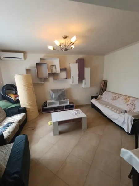 Tirane, shitet apartament 1+1 Kati 5, 60 m² 120.000 € (Xhamlliku)