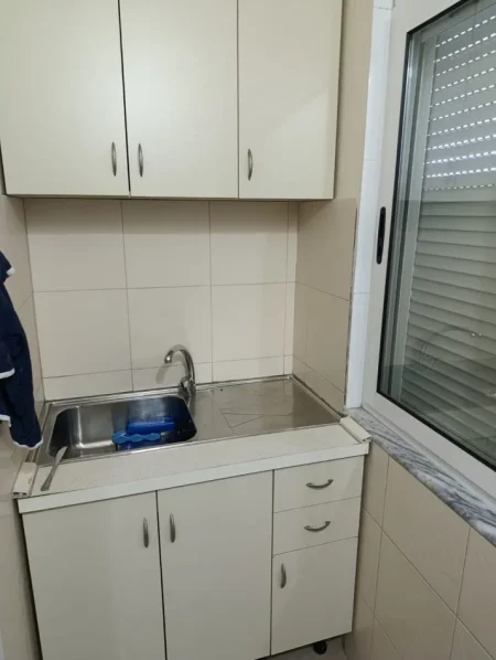 Tirane, shitet apartament 1+1 Kati 5, 60 m² 120.000 € (Xhamlliku)