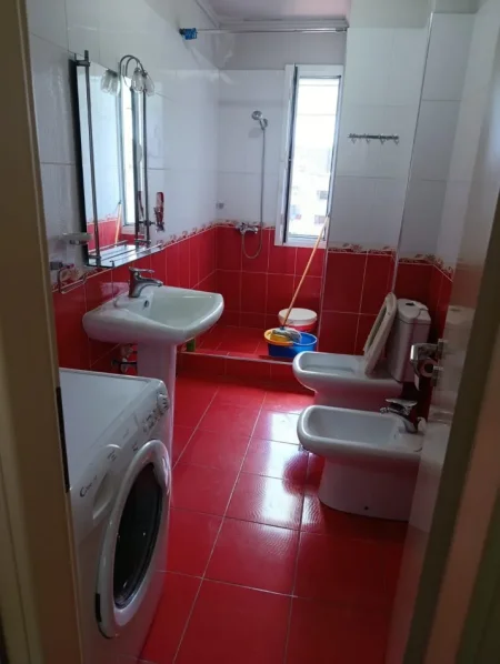 Tirane, shitet apartament 1+1 Kati 5, 60 m² 120.000 € (Xhamlliku)