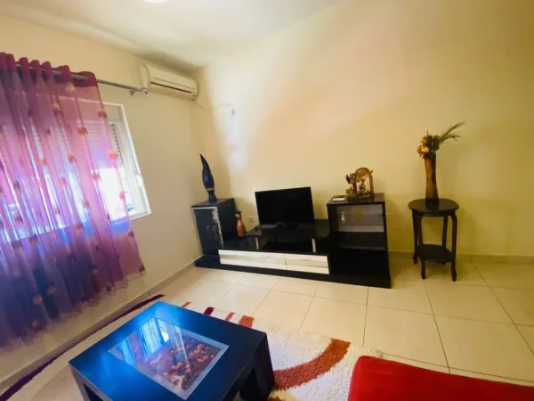 Tirane, jepet me qera apartament 1+1 Kati 1, 65 m² 450 € (Rruga Kodra E Diellit)