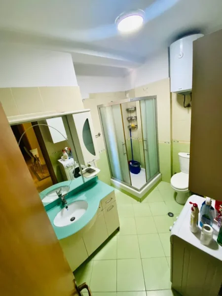 Tirane, jepet me qera apartament 1+1 Kati 1, 65 m² 450 € (Rruga Kodra E Diellit)