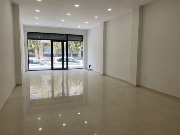 Tirane, jepet me qera dyqan Kati 0, 45 m² 700 € (RRUGA BARDHYL)