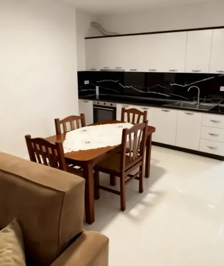 Tirane, shitet apartament 2+1+Ballkon Kati 3, 81 m² 110.000 € (Fresku)