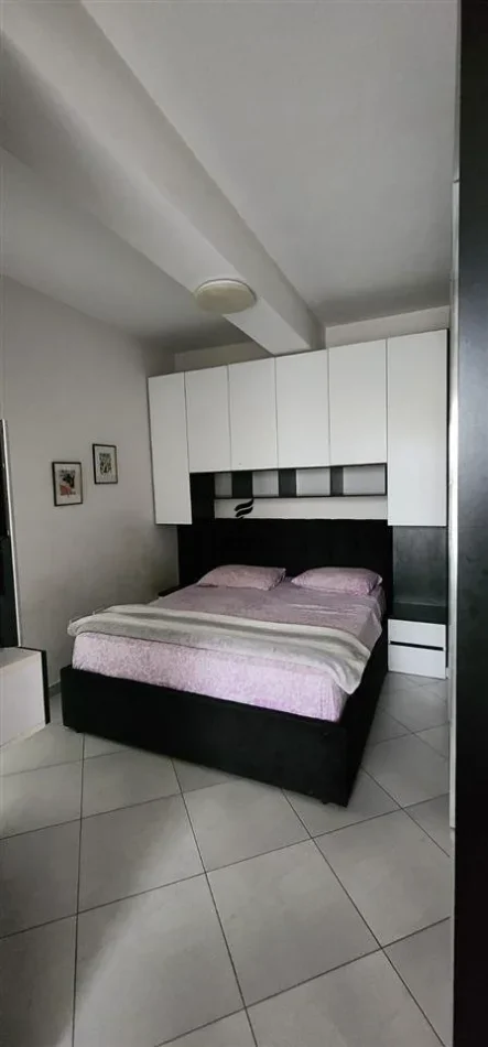Tirane, jepet me qera apartament 2+1 Kati 3, 75 m² 500 € (YZBERISHT)