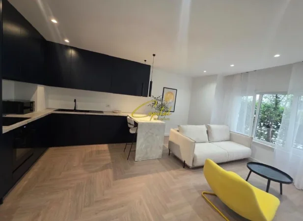 Tirane, jepet me qera apartament 1+1 Kati 1, 75 m² 800 € (KODRA E DIELLIT)