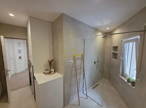 Tirane, jepet me qera apartament 1+1 Kati 1, 75 m² 800 € (KODRA E DIELLIT)