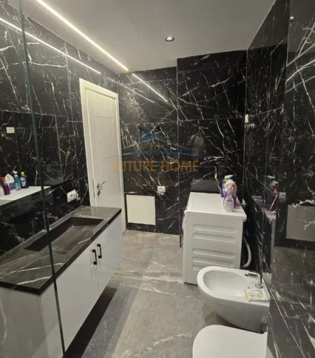 Tirane, shitet apartament 2+1 Kati 5, 103 m² 250.000 € (porcelan)