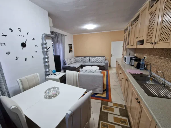 Tirane, jepet me qera apartament 2+1 Kati 1, 90 m² 600 € (Rruga Isuf Elezi)