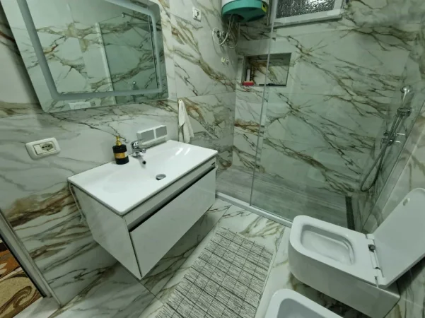 Tirane, jepet me qera apartament 2+1 Kati 1, 90 m² 600 € (Rruga Isuf Elezi)