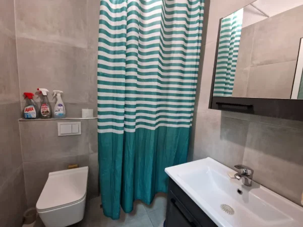 Tirane, jepet me qera apartament 2+1 Kati 1, 90 m² 600 € (Rruga Isuf Elezi)