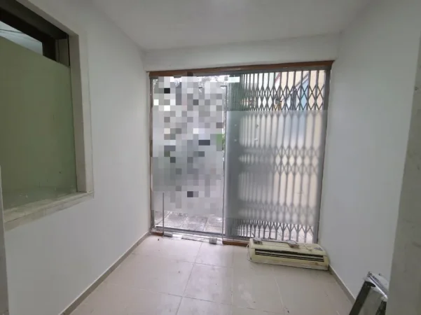 Tirane, jepet me qera dyqan Kati 0, 90 m² 840 € (Kopshti Botanik)