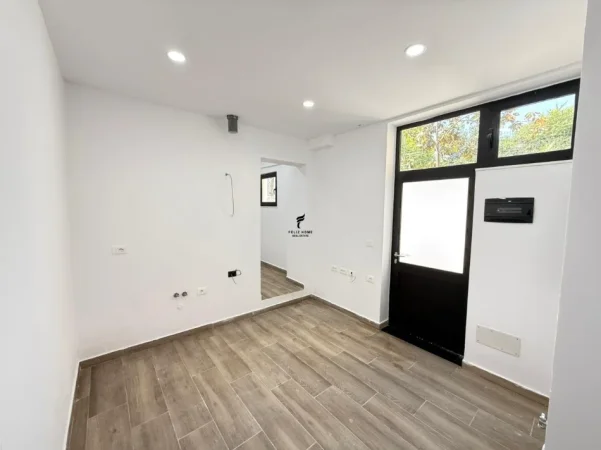 Tirane, jepet me qera zyre Kati 0, 60 m² 900 € (ISH TREGU ELEKTRIK)