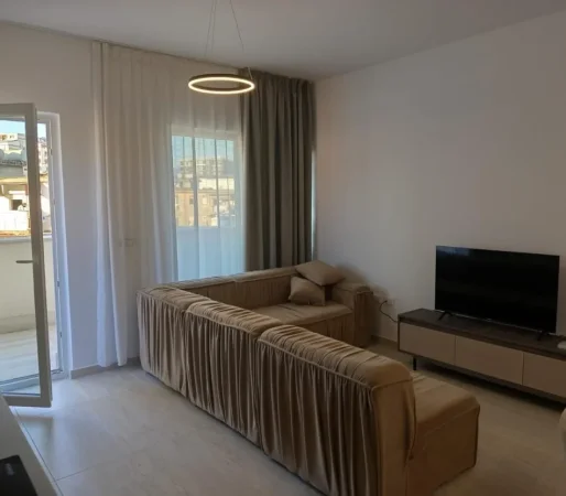 Tirane, jepet me qera apartament 2+1 , 80 m² 650 € 