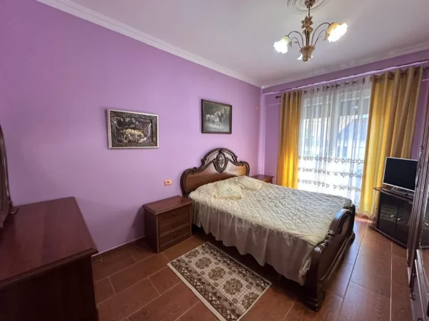 Tirane, jepet me qera apartament 1+1+Ballkon Kati 2, 72 m² 500 € (21 Dhjetori)