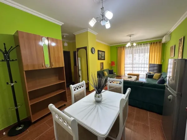Tirane, jepet me qera apartament 1+1+Ballkon Kati 2, 72 m² 500 € (21 Dhjetori)