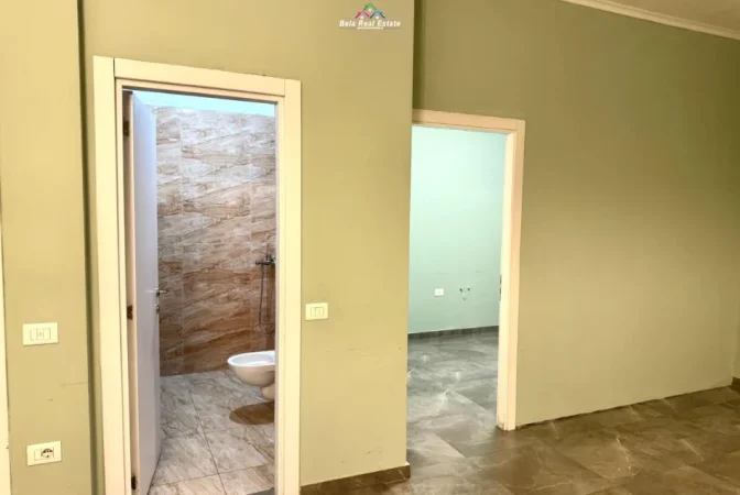 Tirane, jepet me qera zyre Kati 2, 70 m² 520 € (Rruga e Dibres)