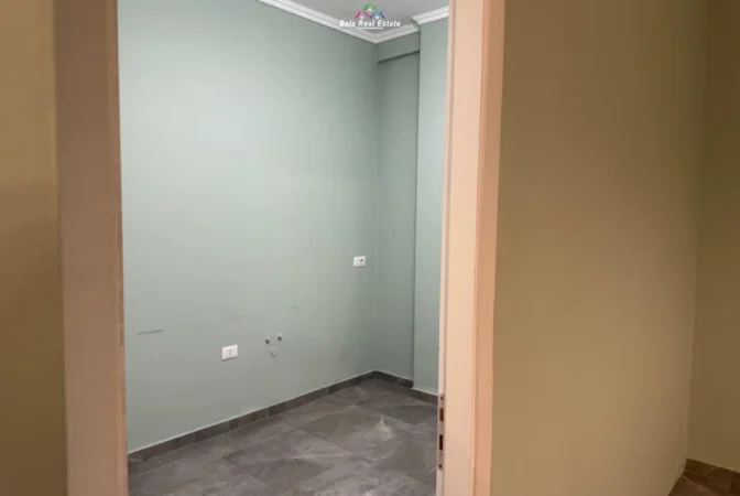 Tirane, jepet me qera zyre Kati 2, 70 m² 520 € (Rruga e Dibres)