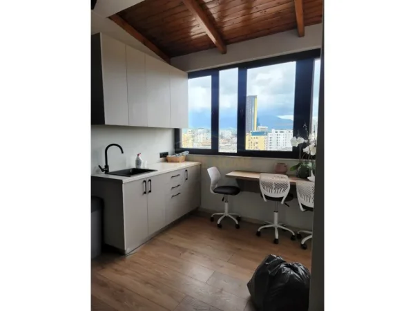 Tirane, jepet me qera ambjent biznesi Kati 11, 169 m² 3.000 € (Rruga Mine Peza, prane Komisariatit)