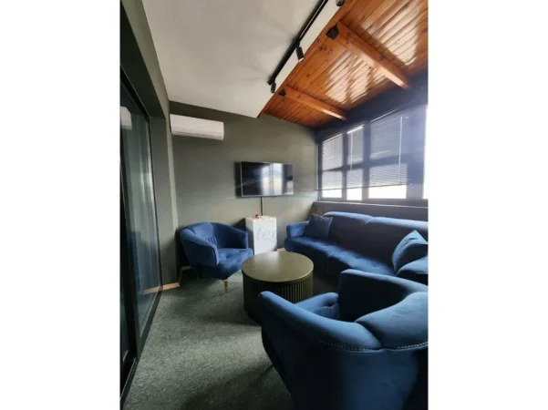 Tirane, jepet me qera ambjent biznesi Kati 11, 169 m² 3.000 € (Rruga Mine Peza, prane Komisariatit)