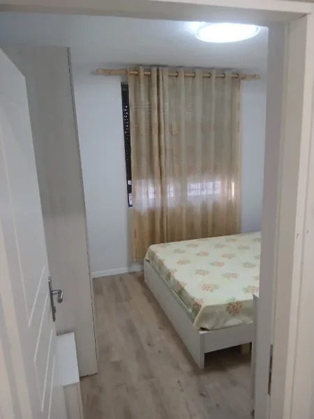 Tirane, jepet me qera apartament 1+1+Ballkon Kati 2, 50 m² 400 € 