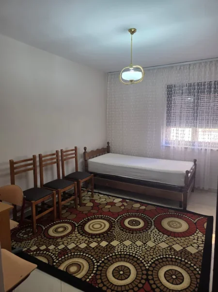 Tirane, jepet me qera apartament 1+1+Ballkon Kati 4, 500 € 