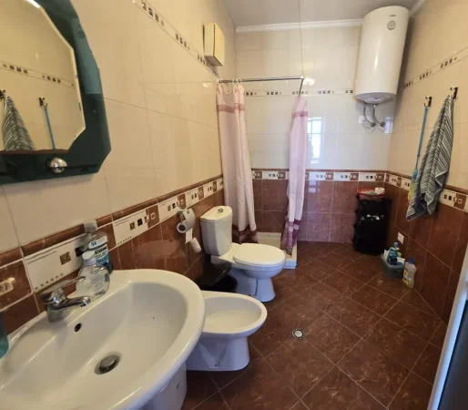 Tirane, jepet me qera apartament 2+1 , 111 m² 650 € 