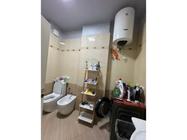 Shqiperi, jepet me qera apartament 1+1+Ballkon Kati 2, 70 m² 450 € (unaza e re)