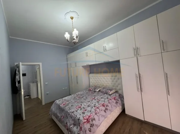 Shqiperi, jepet me qera apartament 1+1+Ballkon Kati 2, 70 m² 450 € (unaza e re)