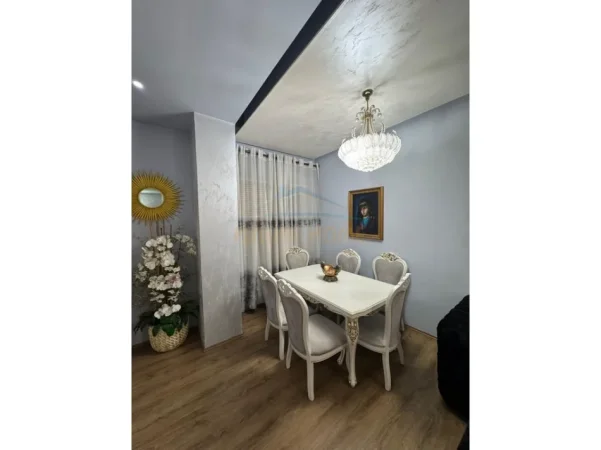 Shqiperi, jepet me qera apartament 1+1+Ballkon Kati 2, 70 m² 450 € (unaza e re)