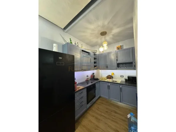 Shqiperi, jepet me qera apartament 1+1+Ballkon Kati 2, 70 m² 450 € (unaza e re)