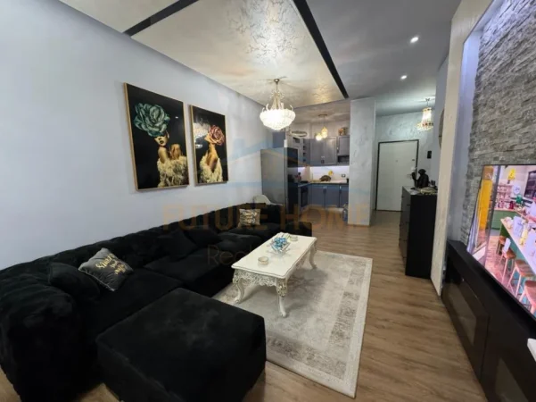 Shqiperi, jepet me qera apartament 1+1+Ballkon Kati 2, 70 m² 450 € (unaza e re)