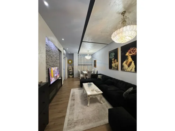 Shqiperi, jepet me qera apartament 1+1+Ballkon Kati 2, 70 m² 450 € (unaza e re)