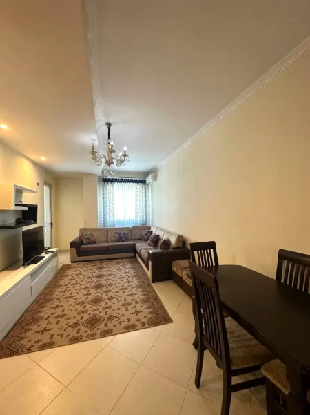 Jepet me qera apartament 1+1 ne ASTIR , Kati i 5 me ashensor ,450 €