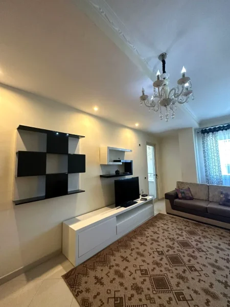 Jepet me qera apartament 1+1 ne ASTIR , Kati i 5 me ashensor ,450 €