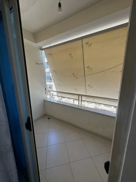 Jepet me qera apartament 1+1 ne ASTIR , Kati i 5 me ashensor ,450 €