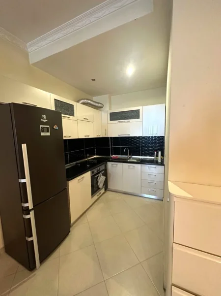 Jepet me qera apartament 1+1 ne ASTIR , Kati i 5 me ashensor ,450 €