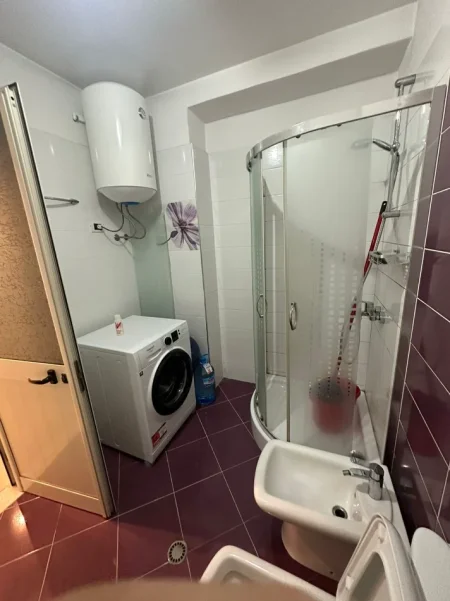 Jepet me qera apartament 1+1 ne ASTIR , Kati i 5 me ashensor ,450 €