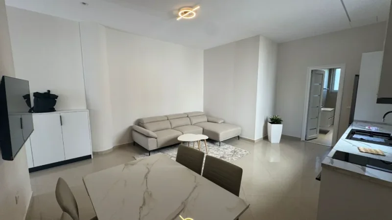 Tirane, jepet me qera apartament 1+1 , 65 m² 400 € (Jordan Misja)