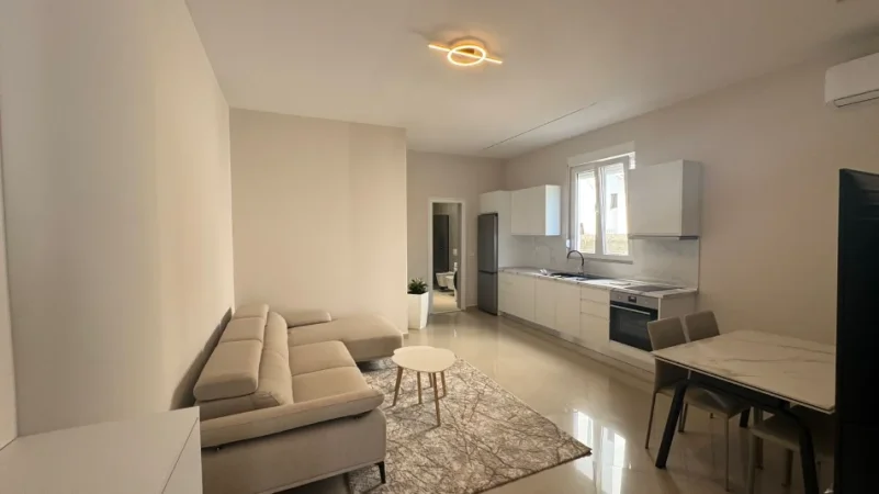 Tirane, jepet me qera apartament 1+1 , 65 m² 400 € (Jordan Misja)