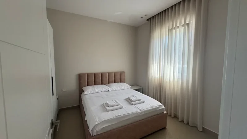 Tirane, jepet me qera apartament 1+1 , 65 m² 400 € (Jordan Misja)