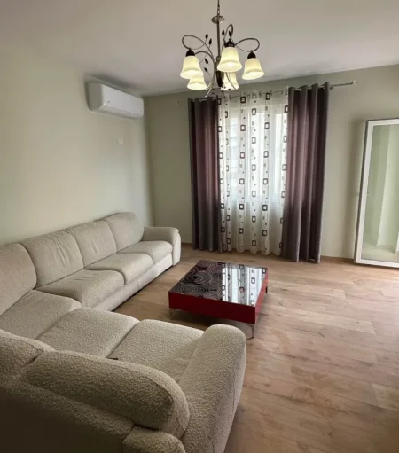 Tirane, jepet me qera apartament 2+1 , 90 m² 550 € 