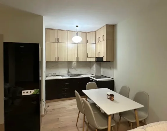 Tirane, jepet me qera apartament 2+1 , 90 m² 550 € 