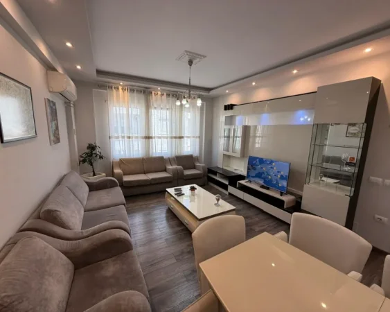 Tirane, shitet apartament 2+1+Aneks+Ballkon Kati 5, 93 m² 258.000 € (kopshti botanik)
