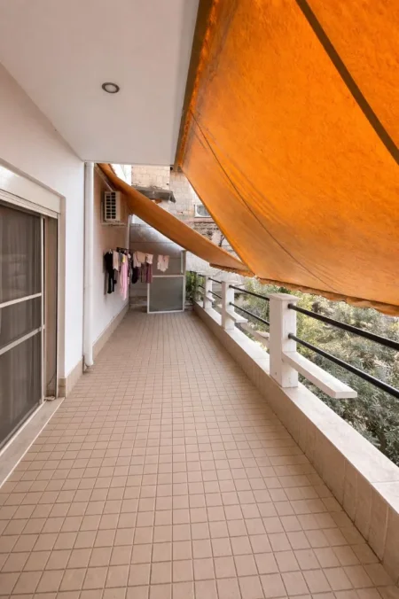 Tirane, jepet me qera apartament 1+1+Ballkon Kati 2, 70 m² 600 € (Selvia)