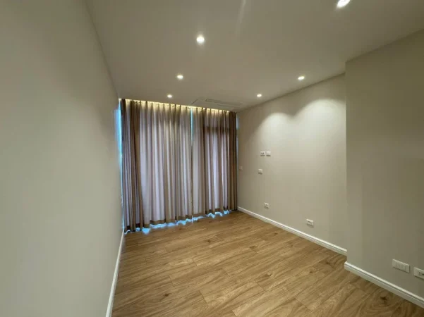 Tirane, jepet me qera ambjent biznesi , 130 m² 1.600 € (Lake View)