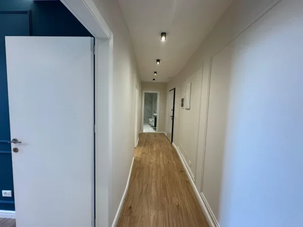 Tirane, jepet me qera ambjent biznesi , 130 m² 1.600 € (Lake View)