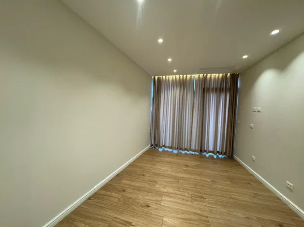 Tirane, jepet me qera ambjent biznesi , 130 m² 1.600 € (Lake View)